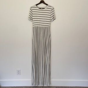 Short sleeve maternity maxi dress